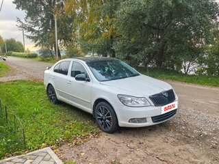 2013 Skoda Octavia II (A5) Рестайлинг, белый, 530000 рублей, вид 1