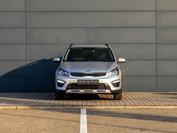 2019 Kia Rio X-Line IV, серебристый - вид 1