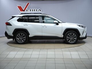 2022 Toyota RAV4 V (XA50), белый, 3800000 рублей, вид 4