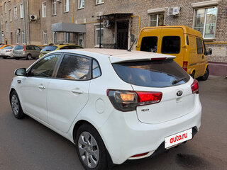2015 Kia Rio III Рестайлинг, белый, 920000 рублей, вид 4