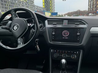 2020 Volkswagen Tiguan II, чёрный, 2630000 рублей, вид 4