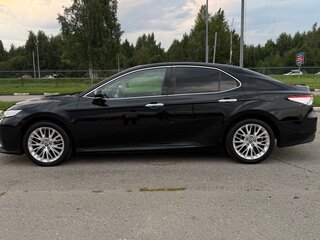 2021 Toyota Camry VIII (XV70), чёрный, 2900000 рублей, вид 4