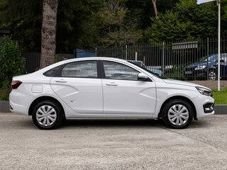 2024 Lada (ВАЗ) Vesta I Рестайлинг (NG), белый, 1399000 рублей, вид 5