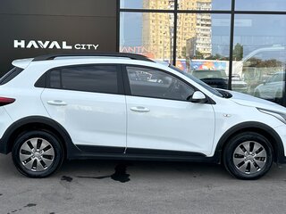 2020 Kia Rio X-Line IV, белый, 1549900 рублей, вид 4