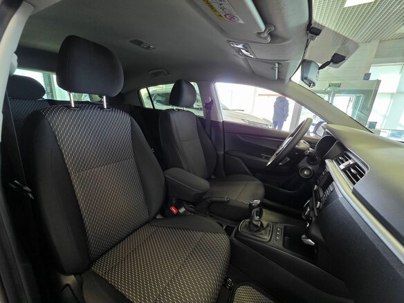 2017 Kia Rio X-Line IV, серебристый, 1380000 рублей - вид 28