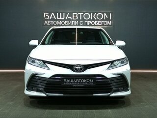 2021 Toyota Camry VIII (XV70) Рестайлинг, белый, 3049000 рублей, вид 2