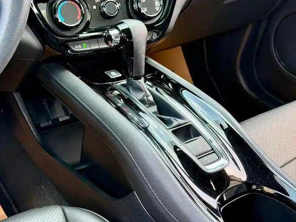 2022 Honda Vezel I Рестайлинг, белый, 1192100 рублей - вид 17
