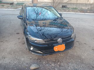 2019 Volkswagen Polo VI (EU Market), чёрный, 850000 рублей, вид 2