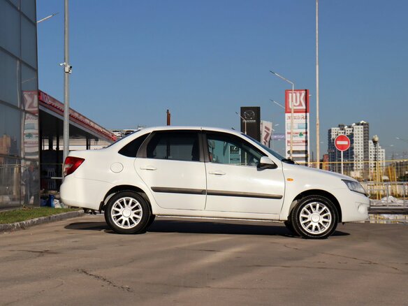 2013 Lada (ВАЗ) Granta I, белый, 409000 рублей - вид 3