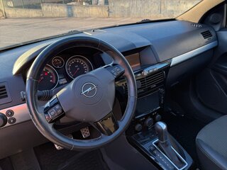 2010 Opel Astra GTC H Рестайлинг, чёрный, 670000 рублей, вид 5