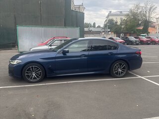 2021 BMW 5 серии 520d xDrive VII (G30/G31/G38) Рестайлинг, синий, 4950000 рублей, вид 4