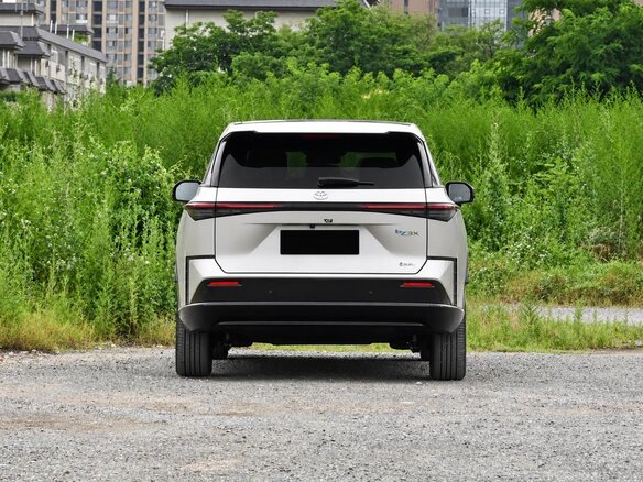 2026 Toyota bZ3X 58.3 kWh, белый, 2810000 рублей - вид 5
