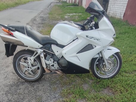 2005 Honda VFR 800, белый, 410000 рублей, вид 2