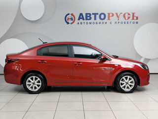 2020 Kia Rio IV, красный, 1727000 рублей, вид 5