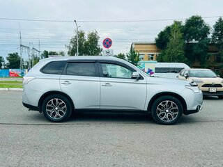 2014 Mitsubishi Outlander III Рестайлинг, серебристый, 1499000 рублей, вид 5