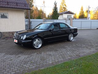 1998 Mercedes-Benz E-Класс 320 II (W210, S210), чёрный, 750000 рублей, вид 2
