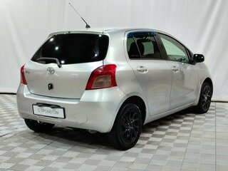 2005 Toyota Vitz II (XP90), серебристый, 320000 рублей, вид 4
