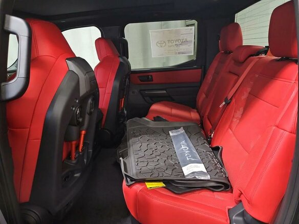 2026 Toyota Tundra CrewMax III, чёрный - вид 16