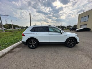 2021 Volkswagen Tiguan II Рестайлинг, белый, 3600000 рублей, вид 3