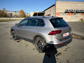 2018 Volkswagen Tiguan II, серебристый, 2550000 рублей, вид 4