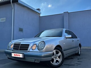1998 Mercedes-Benz E-Класс 240 II (W210, S210), серебристый, 950000 рублей, вид 1