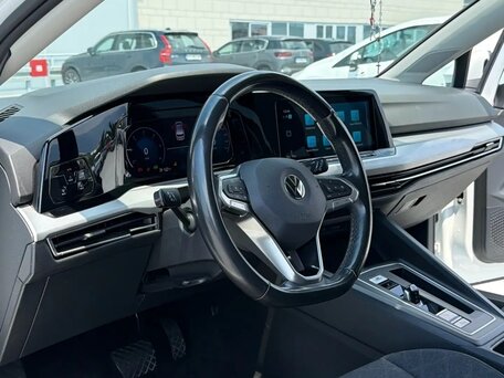 2023 Volkswagen Golf VIII, белый, 1920000 рублей, вид 5