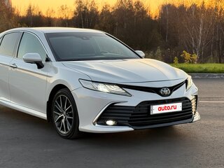 2021 Toyota Camry VIII (XV70) Рестайлинг, белый, 2850000 рублей, вид 3