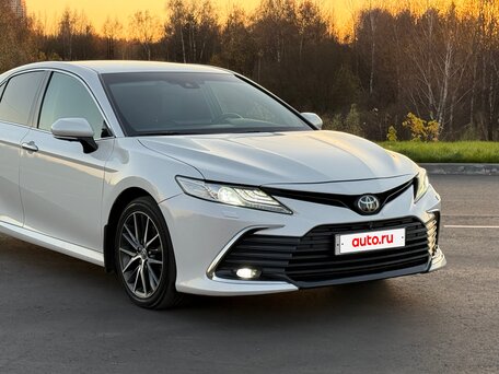 2021 Toyota Camry VIII (XV70) Рестайлинг, белый, 2850000 рублей, вид 3