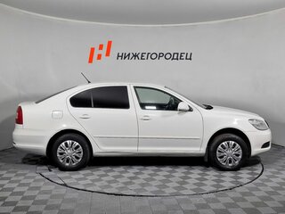 2013 Skoda Octavia II (A5) Рестайлинг, белый, 859000 рублей, вид 4