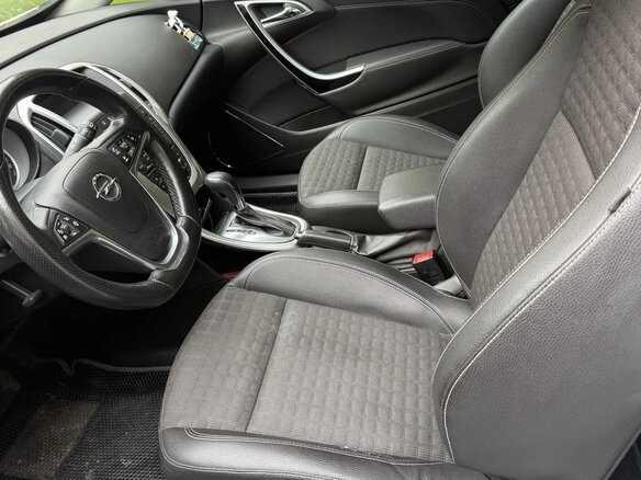 2012 Opel Astra GTC J Рестайлинг, белый, 870000 рублей - вид 6