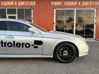 2005 Mercedes-Benz CLS AMG 55 AMG I (C219), серый, 1390000 рублей, вид 3