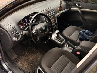 2012 Skoda Octavia II (A5) Рестайлинг, серый, 1085000 рублей, вид 5