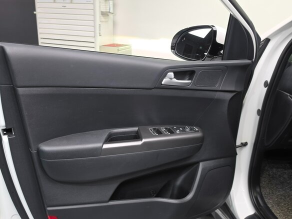 2021 Kia Sportage IV Рестайлинг, белый, 1859000 рублей - вид 15