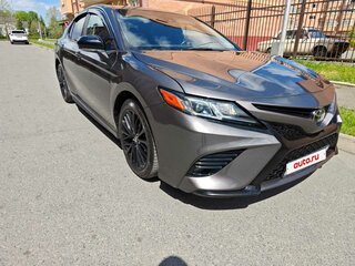 2018 Toyota Camry VIII (XV70), серый, 1950000 рублей, вид 4