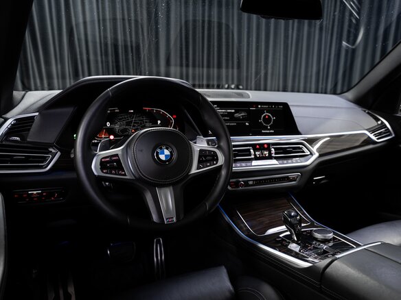 2021 BMW X5 40i IV (G05/G18), серый, 6800000 рублей - вид 4