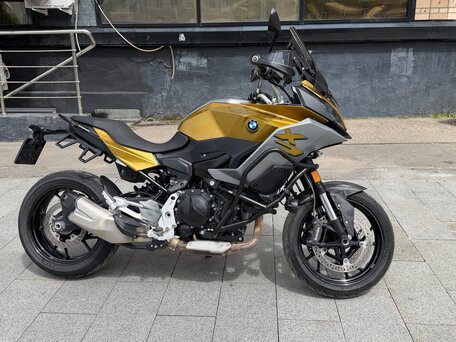 2021 BMW F 900 XR, золотистый, 699990 рублей, вид 3