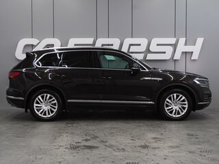 2020 Volkswagen Touareg III, коричневый, 4779000 рублей, вид 5