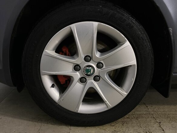 2012 Skoda Octavia II (A5) Рестайлинг, серый, 885000 рублей - вид 13