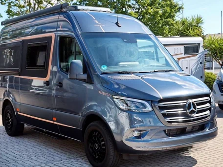 2023 Mercedes-Benz Sprinter, серебристый, 9800000 рублей, вид 2