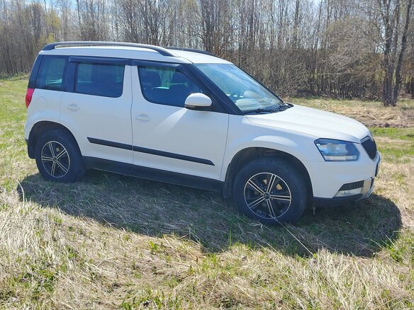 2014 Skoda Yeti I Рестайлинг, белый, 825000 рублей - вид 2