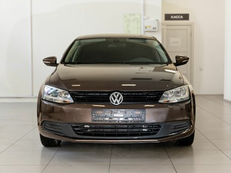 2013 Volkswagen Jetta VI, коричневый, 800000 рублей, вид 2