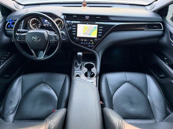 2018 Toyota Camry VIII (XV70), серебристый, 2499000 рублей - вид 27