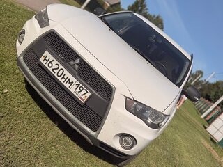2011 Mitsubishi Outlander II Рестайлинг, белый, 860000 рублей, вид 2