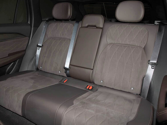 2026 Geely Monjaro (Xingyue L) I Рестайлинг 2 (China Market), серебристый, 3699000 рублей - вид 11