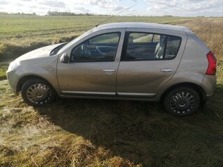 2011 Renault Sandero I, бежевый, 590000 рублей, вид 4