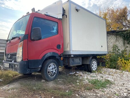 2010 Nissan Cabstar, красный, 740000 рублей, вид 2