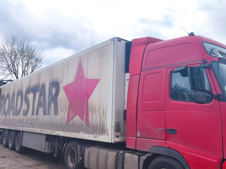 2007 Volvo FH, красный, 2100000 рублей, вид 4