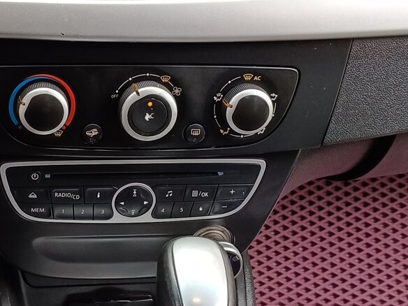 2012 Renault Megane III Рестайлинг, белый, 690000 рублей - вид 21