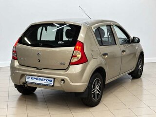 2014 Renault Sandero I, бежевый, 580000 рублей, вид 4
