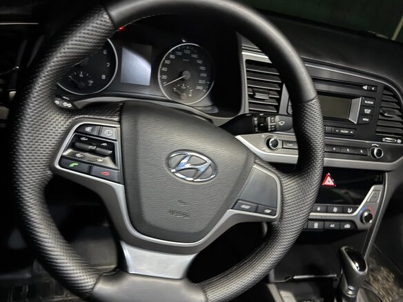 2017 Hyundai Elantra VI (AD), серый, 1250000 рублей - вид 3